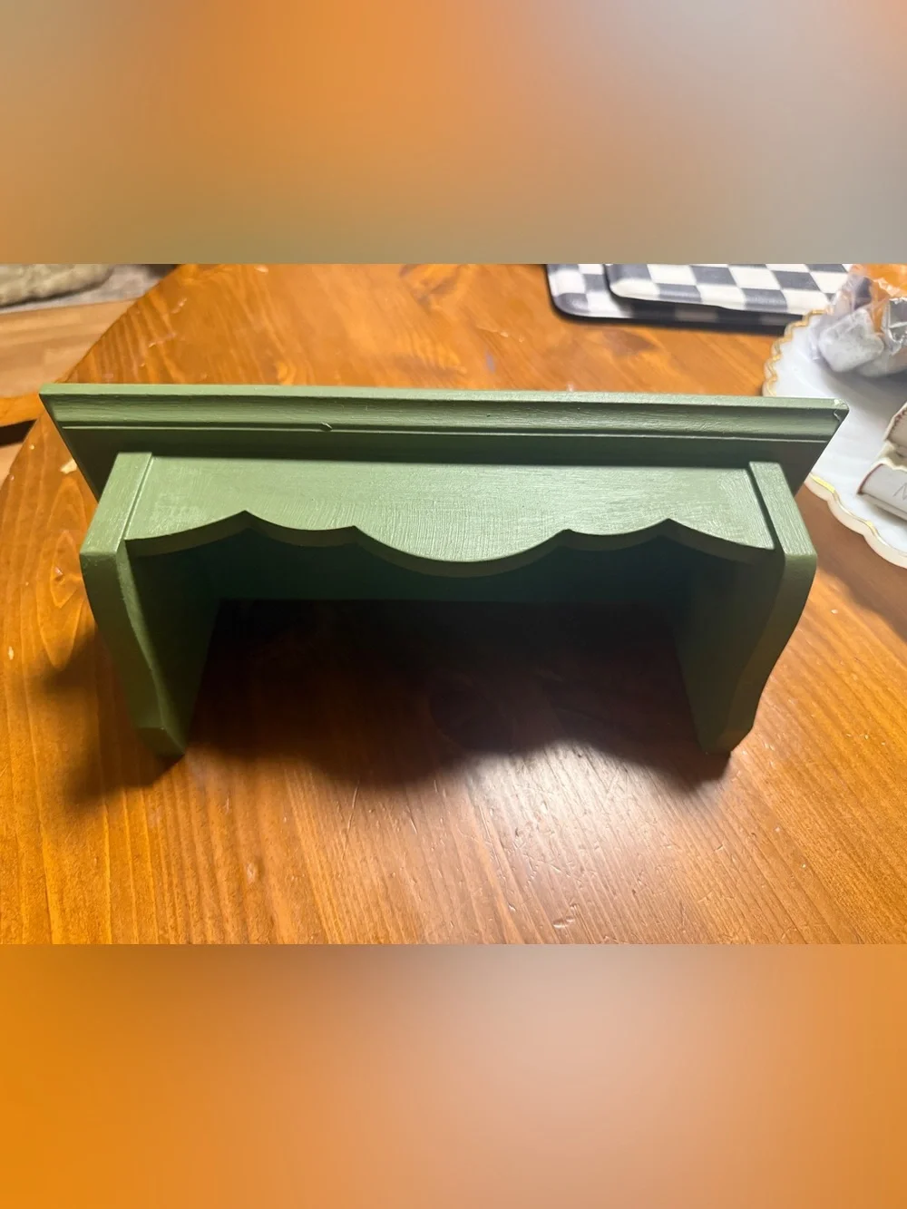 ✨ Vintage Green Decorative Wall Shelf - Classic Scalloped Accent